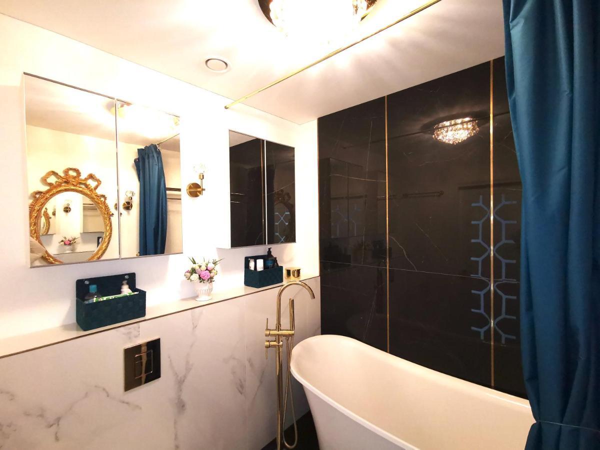 Luxury Penthouse With Large Terrace & Panoramic Old Town View Apartment Vilnius Bagian luar foto